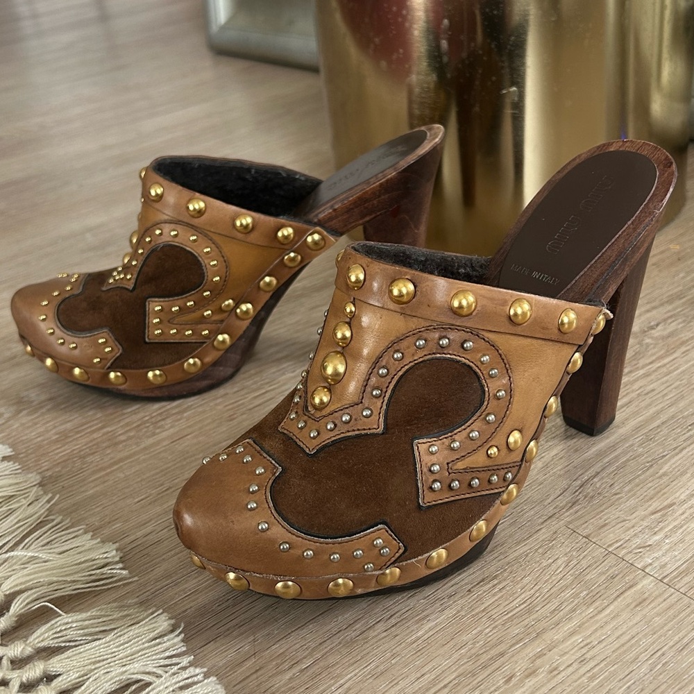 MIU MIU Size 37 1/2 or US 7 studded Brown leather clogs - Picture 9 of 10